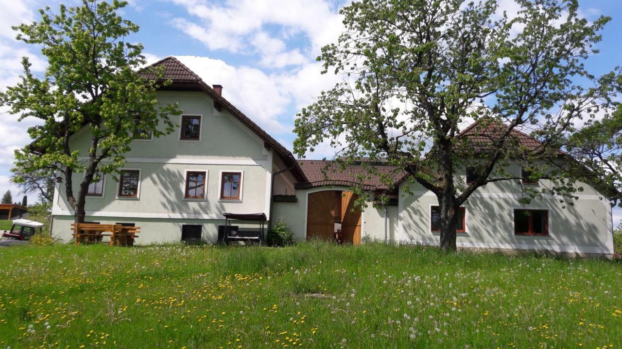 Biohof Mayerhofer Grossmeinharts Exterior foto